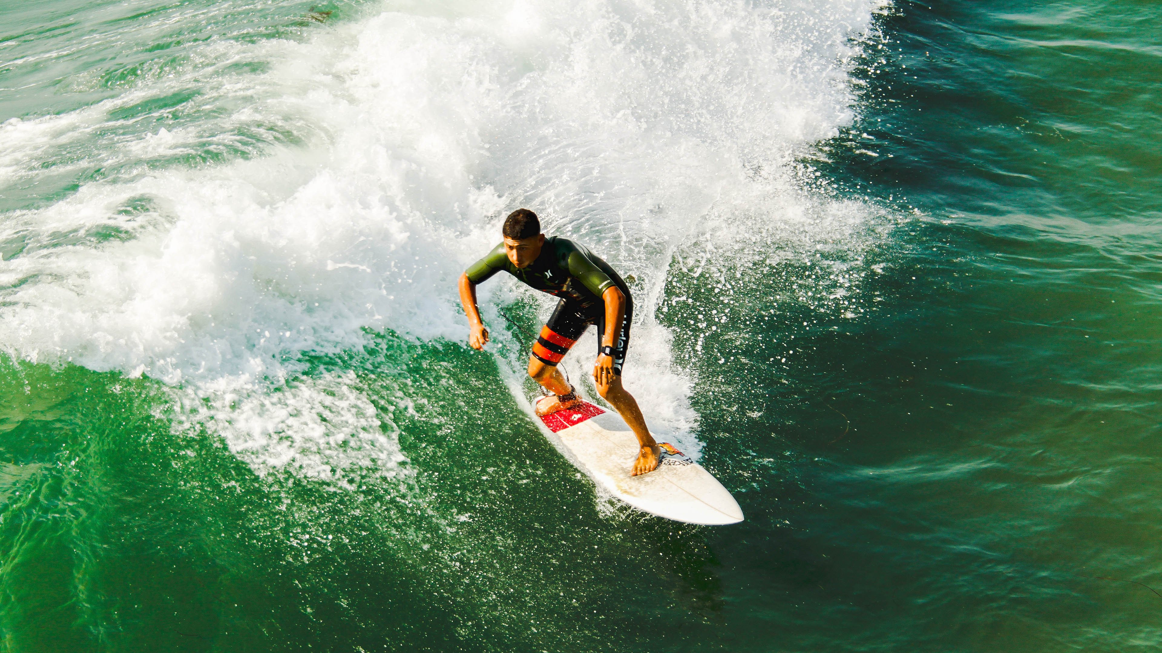 不来梅双边路推进造成对手混乱，不来梅最强阵容
