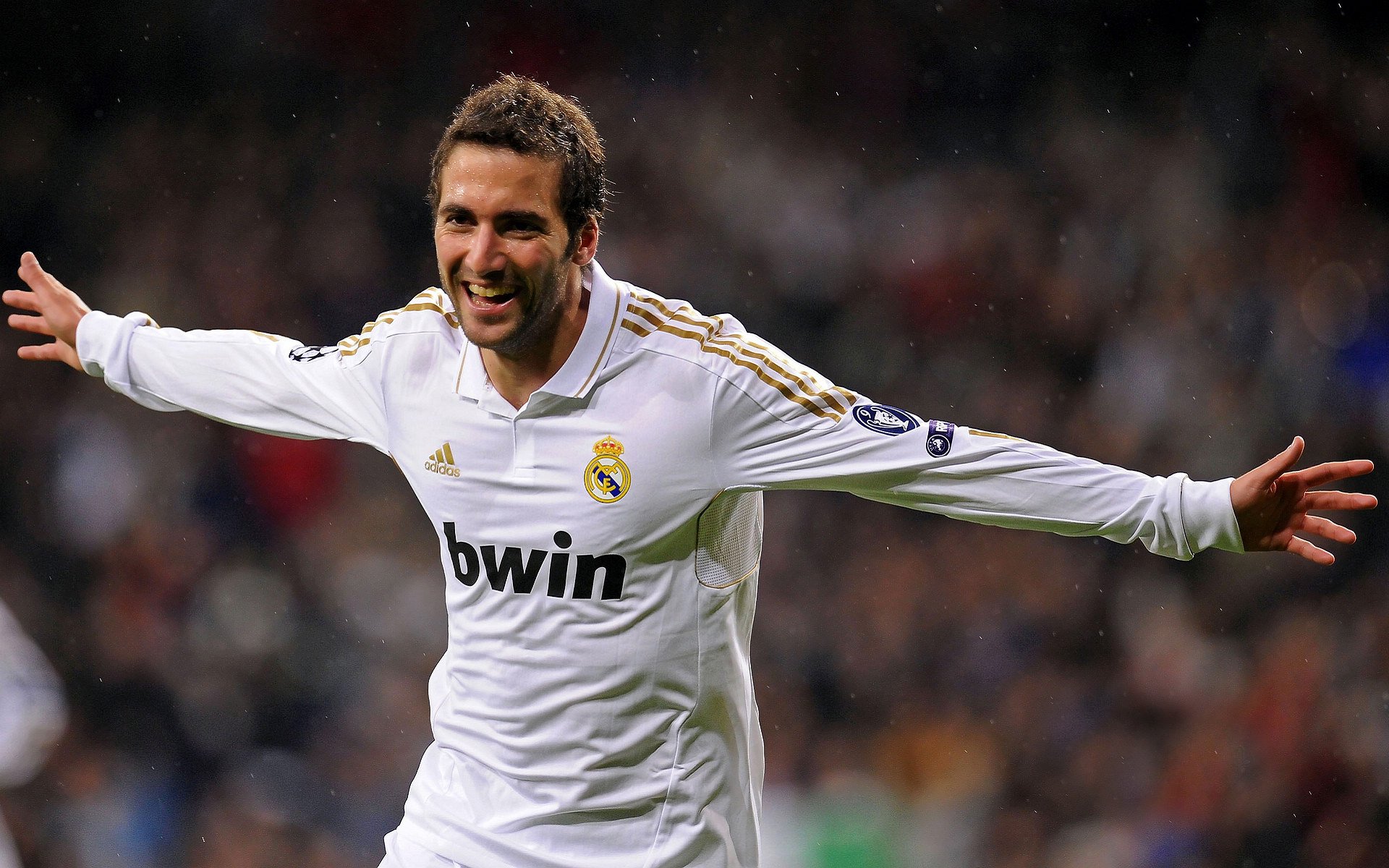 勇士5人上双终结连败!库里28分拒绝太阳逆转 布克空砍38分,勇士队员对库里